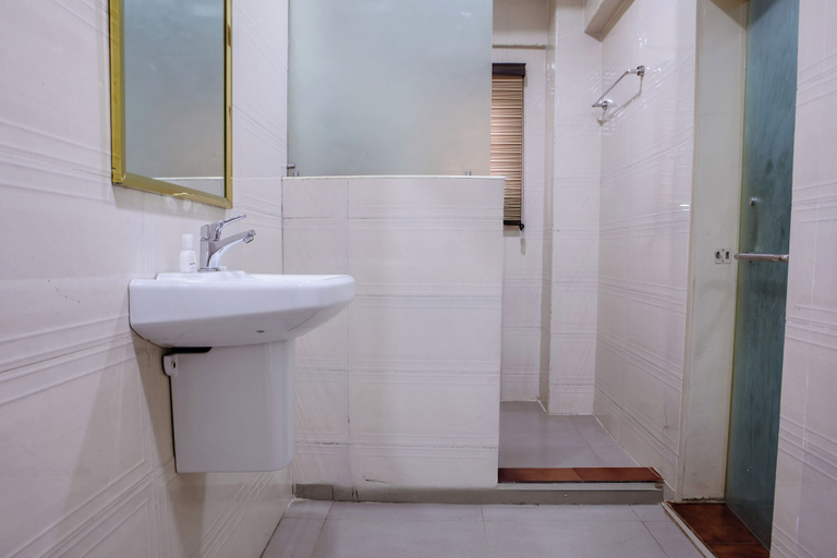 Bathroom 3, Hotel Romeneo, Oshodi/Isolo