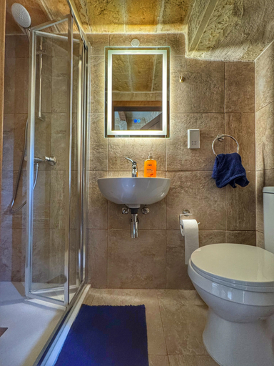 Bathroom, Dona Margerita D'aragona