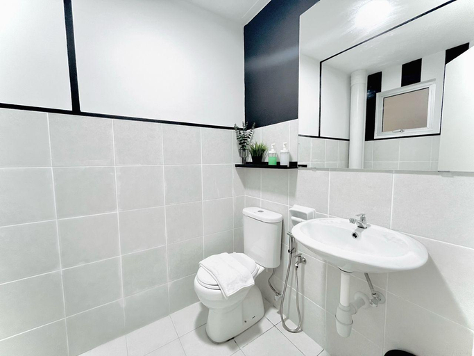 Bathroom 5, Alanis Family Suite @KLIA Sepang, Sepang