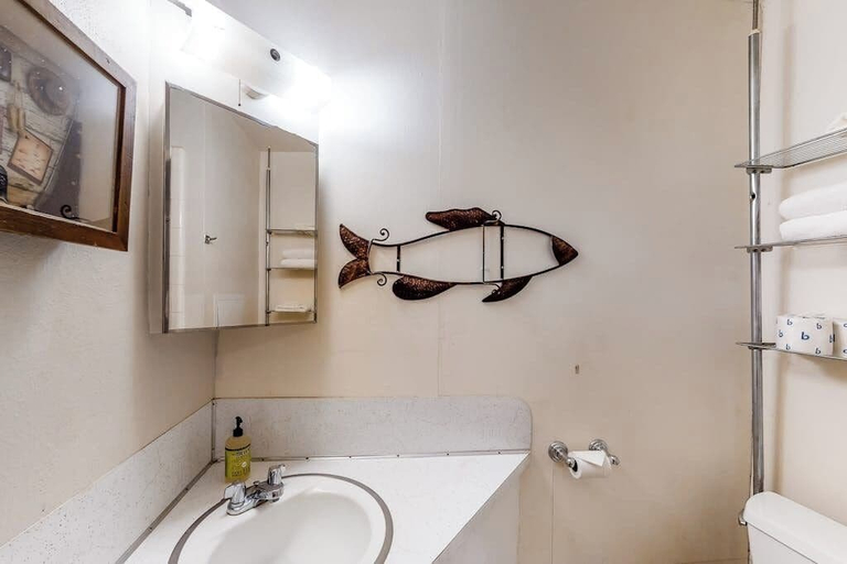Bathroom 5, Lakefront Dog-friendly Home With Central AC, Dock, Scenic Patio and Two Kayaks, Llano