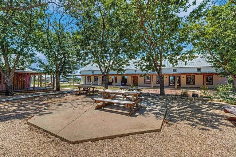 Outdoor dining 5, Dog-friendly Suite With a Fireplace - 290 Wine Tasting Trail, Gillespie