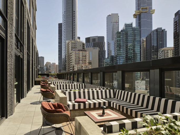 Balcony, Southbank 2BR Apt Near Crown Casino Pool & Gym, Melbourne