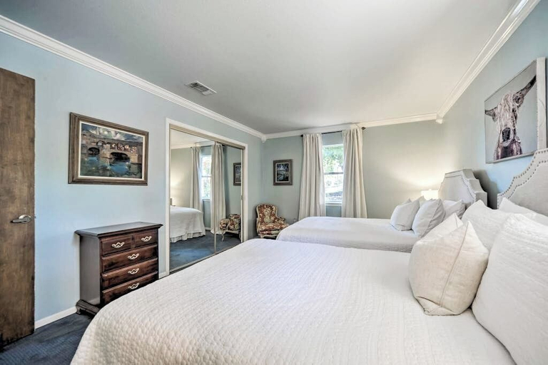 Room 5, Snowbird-friendly House With Game Room, Full Kitchen, Balcony & W/D, Kerr