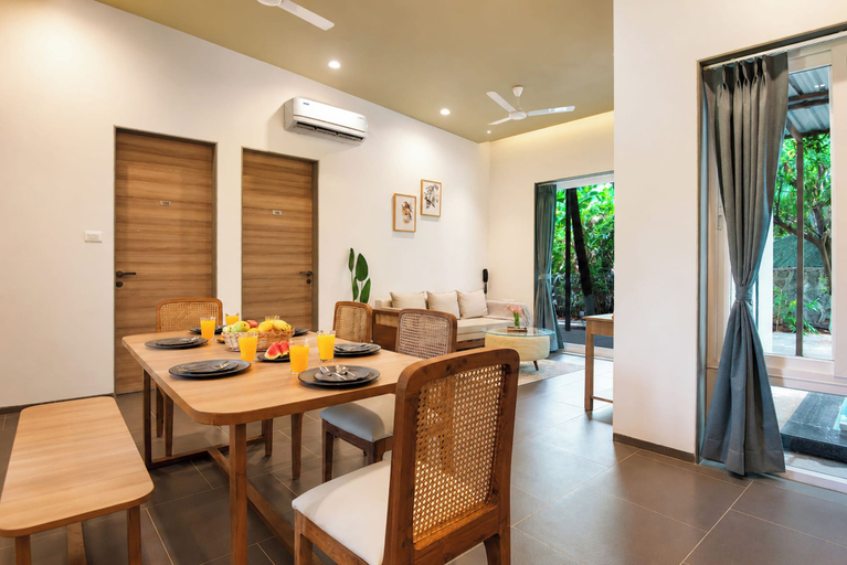 Dining 4, ALAYA STAYS The Crescent Palm Grande, Raigarh