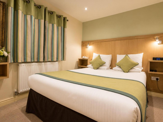 Bedroom 2, Stratford Limes Hotel, Warwickshire