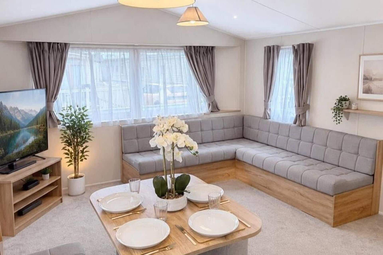 Living area, 2-bed Caravan - Sleeps 6 - Pet Friendly - Parking, Lincolnshire