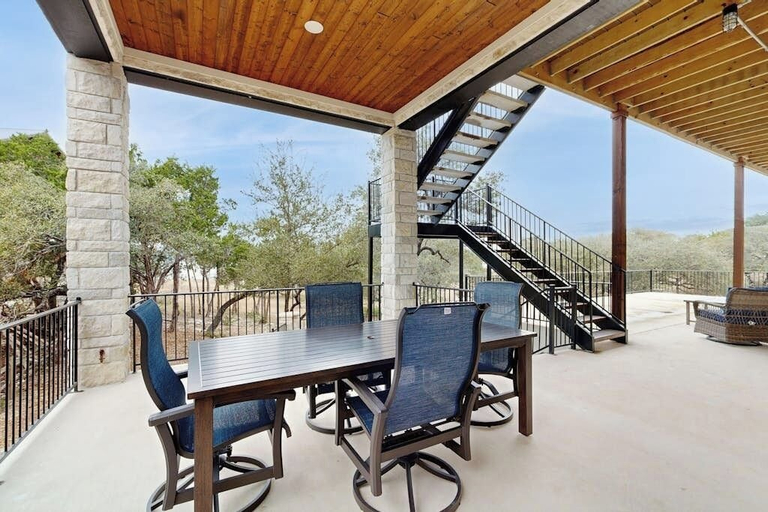 Terrace/patio, Spacious House With Ping-pong and Pool Table, Balcony With Water and Sunset View, Travis