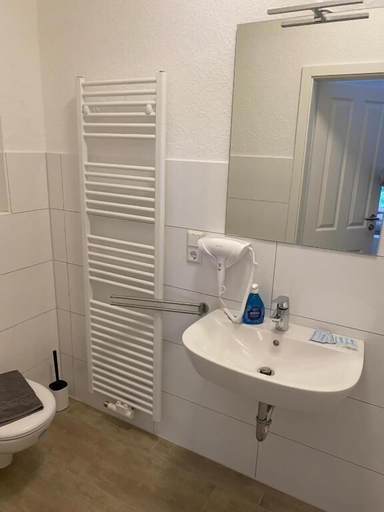 Bathroom 2, Fischerspfad, Aurich