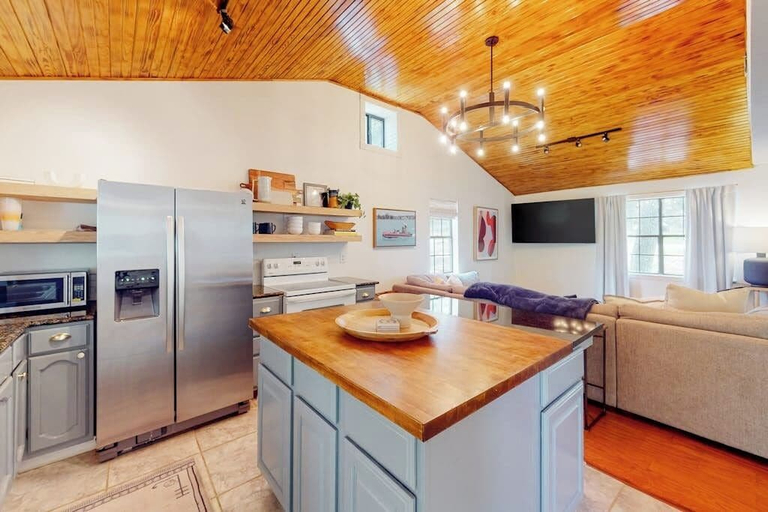 Private kitchen, Dog-friendly Waterfront Home With Dock, Grill, Water Views, Patio, Washer/dryer, Burnet