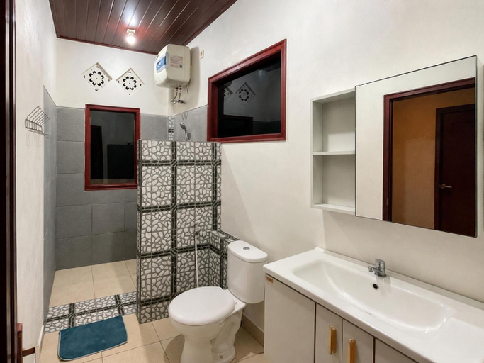 Bathroom 5, Buana Asti Homestay, Tabanan