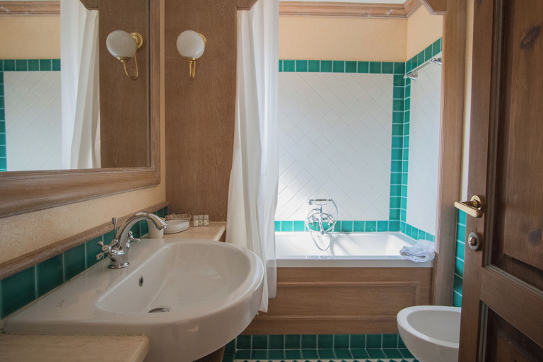 Bathroom 3, Beautiful Il Giardino Degli Oleandri one Bedroom Sleeps two Num0850, Olbia-Tempio
