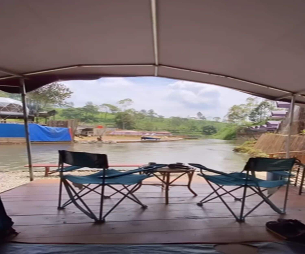 Outdoor dining, Cozzy Raffana Glamping, Bandung
