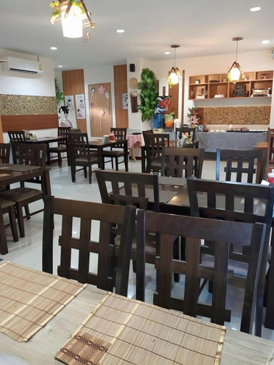 Food & Drinks 5, Grand Esie Service Apartment, Pluak Daeng