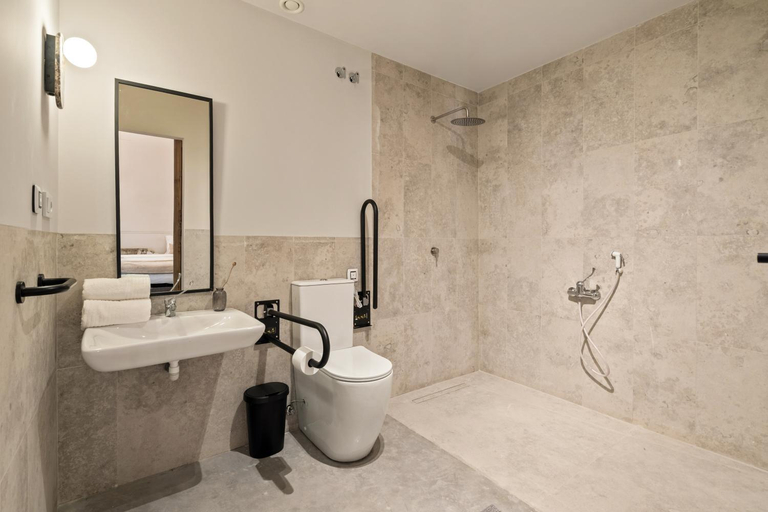 Bathroom 3, Arango Apartments, Málaga