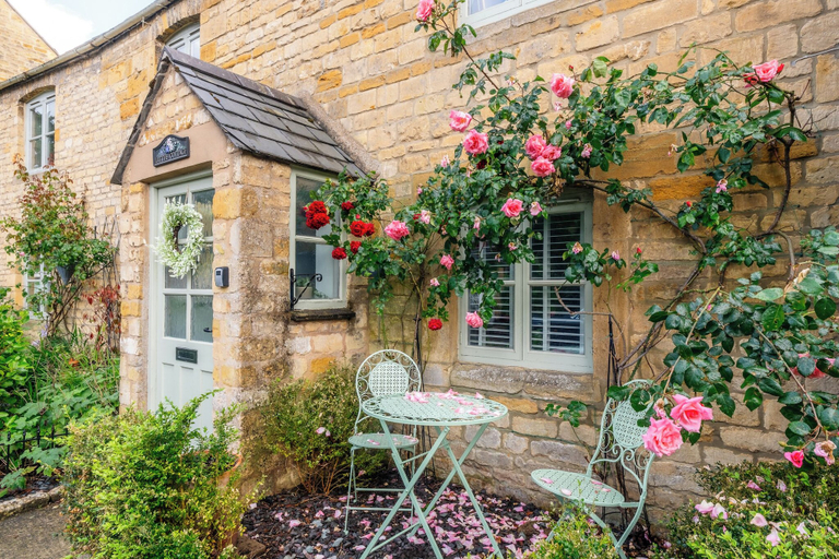 Outdoor dining 2, Little Cottage in Moreton-in-Marsh, Gloucestershire
