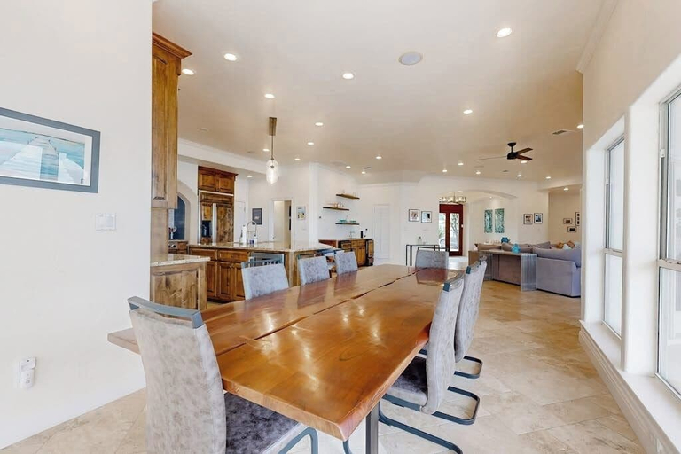 Room 2, Luxe Lakefront Retreat With Private Pool, Spa, Lakeside Terrace, Gourmet Kitchen, Llano