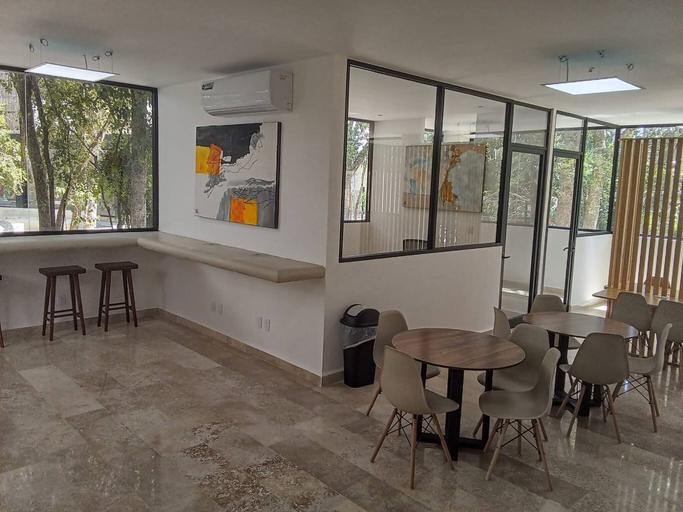 Dining 4, Modern and Bright Rooftop Pools gym Cowork, Cozumel