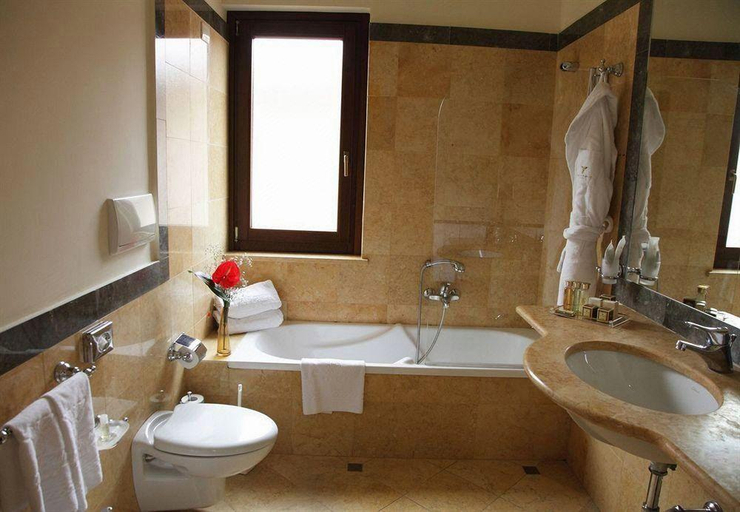 Bathroom 4, Hotel Federico II Centrale Palace, Palermo