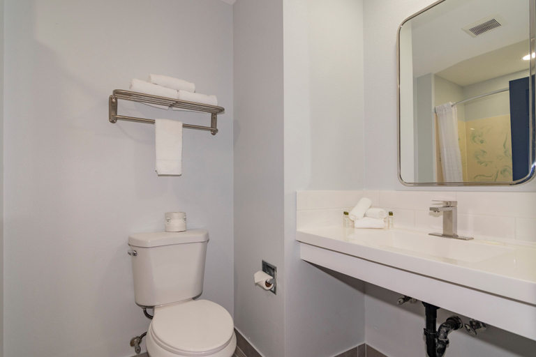Bathroom 4, Sweet Breeze Inn, Josephine