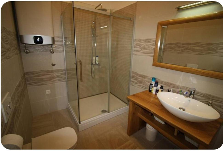Bathroom, Wind Rose Apartments Sumartin, Selca