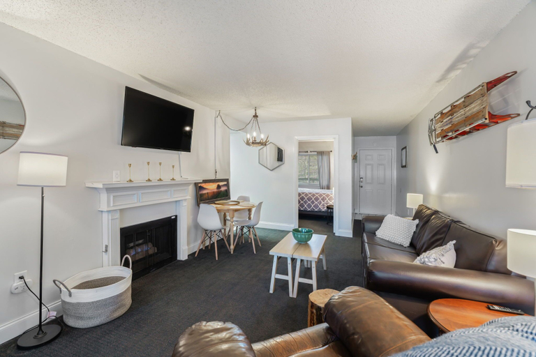 Living area 2, The Pioneer, Sevier