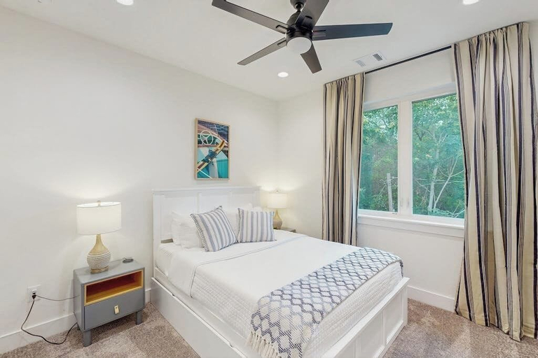Room 4, Multilevel Spacious Home With Water Access, Full Kitchen, Balcony and BBQ, Llano