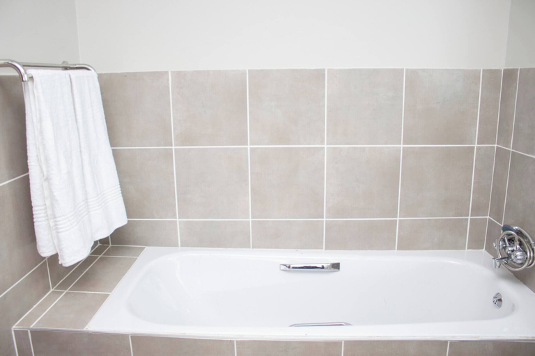 Bathroom 3, No4 Airville Slate,9 min Drive to Cresta Mall, City of Johannesburg