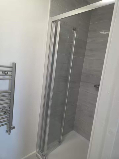 Bathroom 2, House Sleeps 7 With Garden and Parking, London