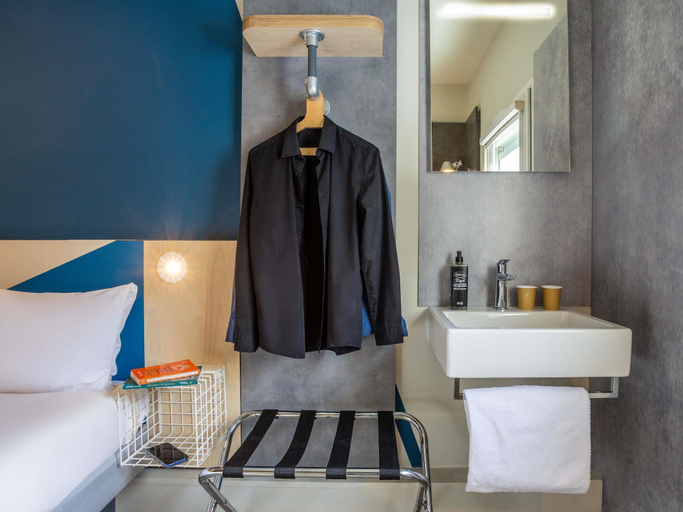 Bathroom 4, Ibis Budget Haguenau, Bas-Rhin