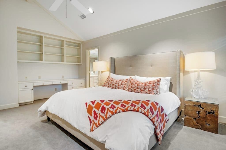 Room 2, Inviting Waterfront Home With Pool, Patio, Fireplace, W/d, & Dog-friendly, Kerr