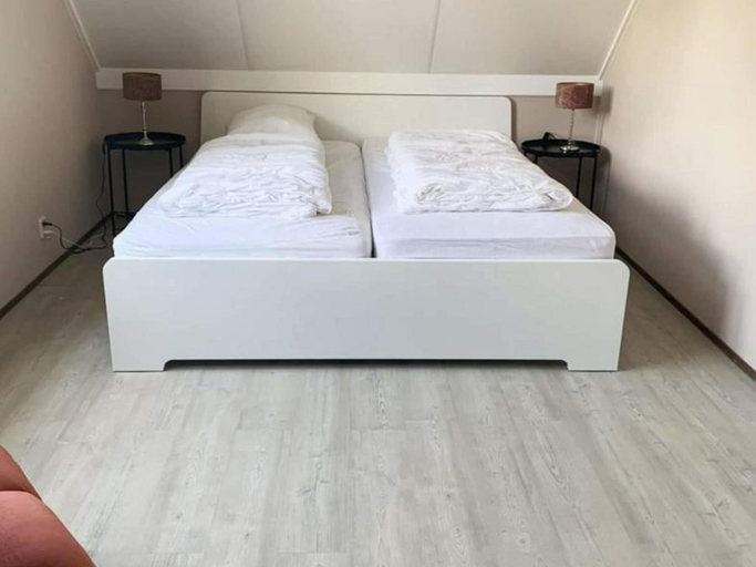 Room 5, Spacious Stay Near the Sea, Sluis
