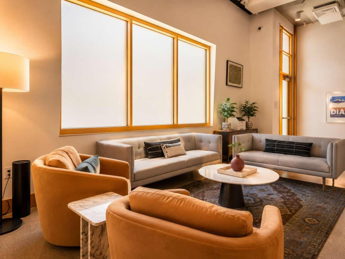 Shared lounge/TV area 4, Roami at Studio 135, Denver