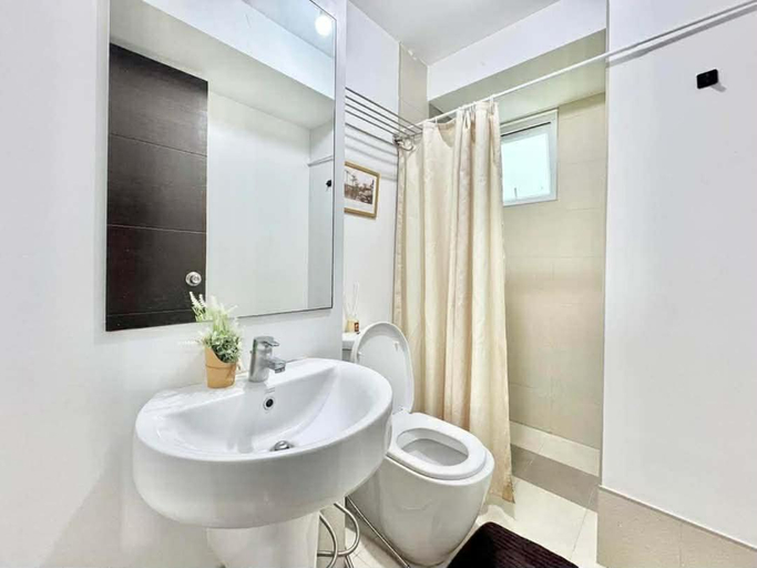 Bathroom 3, Feels Like Home Condos (Abreeza Place Tower 2) B, Davao City
