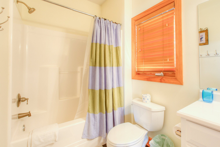 Bathroom 4, Dog-friendly, Lakefront Vacation Home w/ a Boat House, Kayaks, & Paddleboards, Louisa