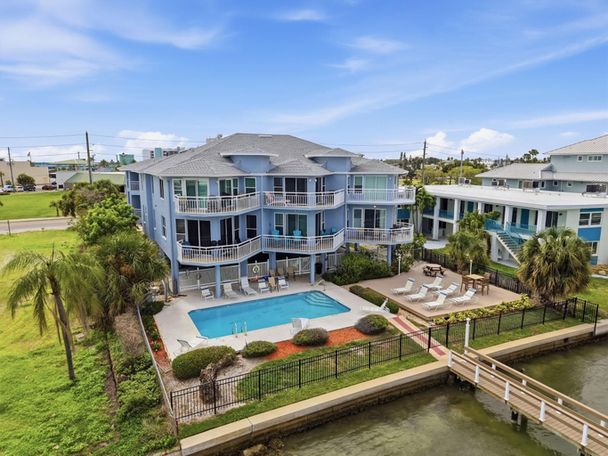 Exterior & Views 2, Amadeus 5, Pinellas