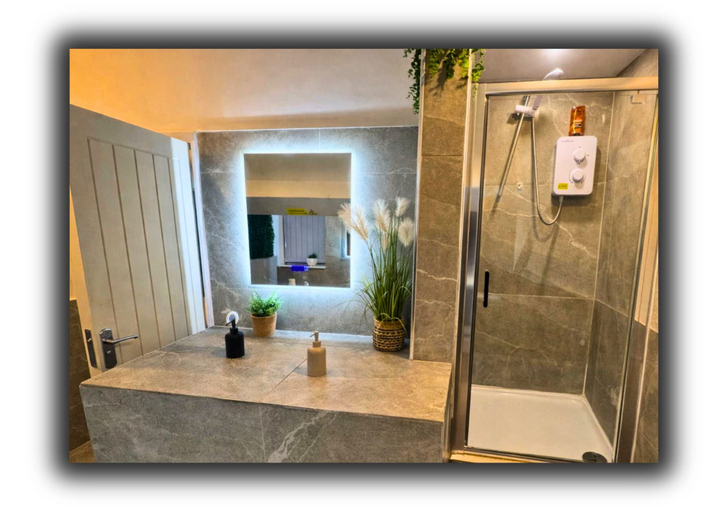 Bathroom 2, Williamson Suites, Sefton