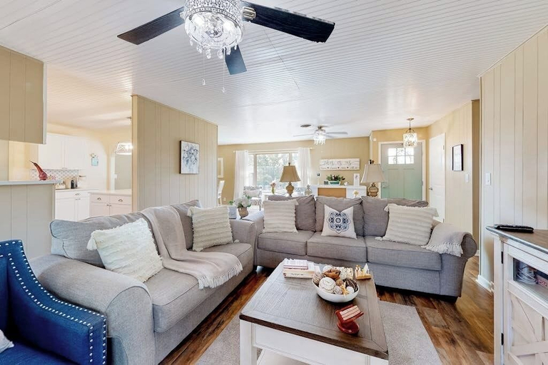Living area 2, Dog-friendly, Secluded Home 2 Miles to Main St. With Firepit, Gazebo & BBQ Pit, Gillespie