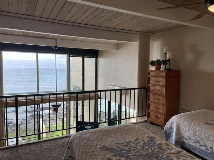 Room 3, Point Oceanfront 2BR Loft with Views - Unit C05, Maui