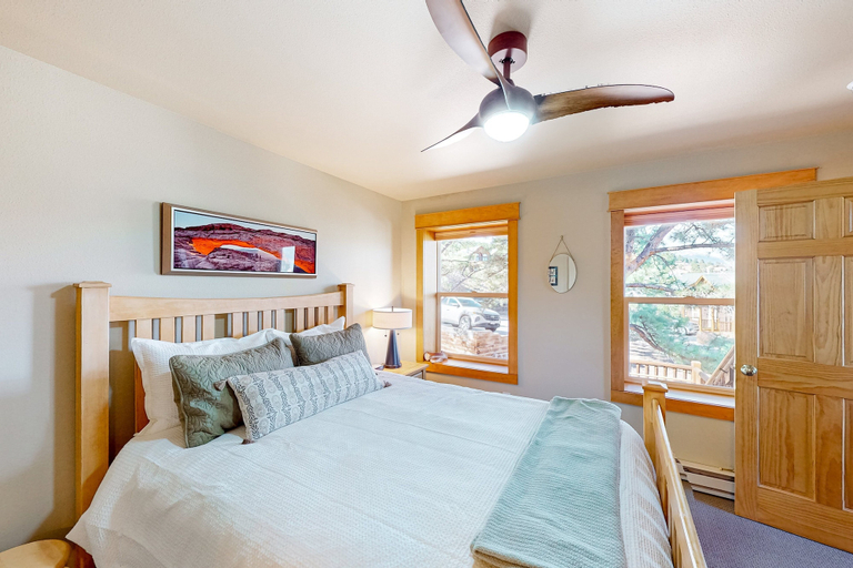 Room 5, Memorable Mountain Condo With 2 Fireplaces, Lovely Views, W/d, & Pool Access, Larimer