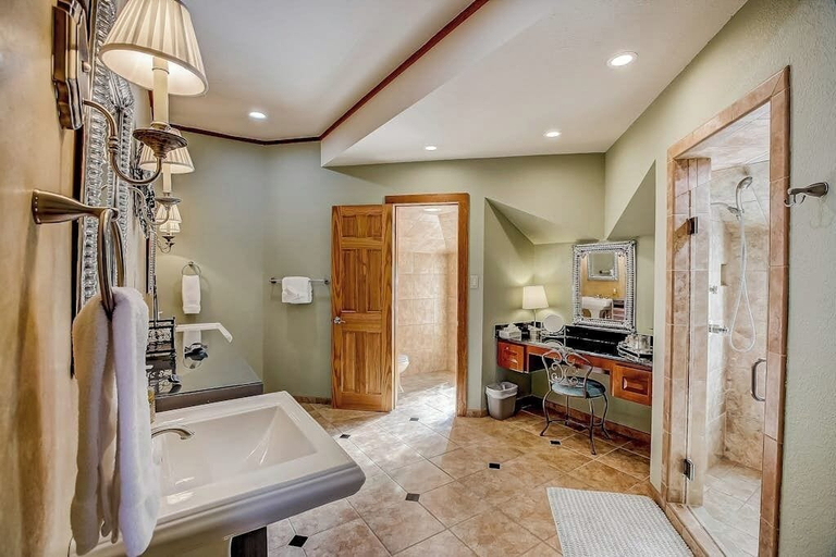 Bathroom 4, Stunning Lakefront Home With 2 Patios, Chef's Kitchen, & Lake Access, Burnet