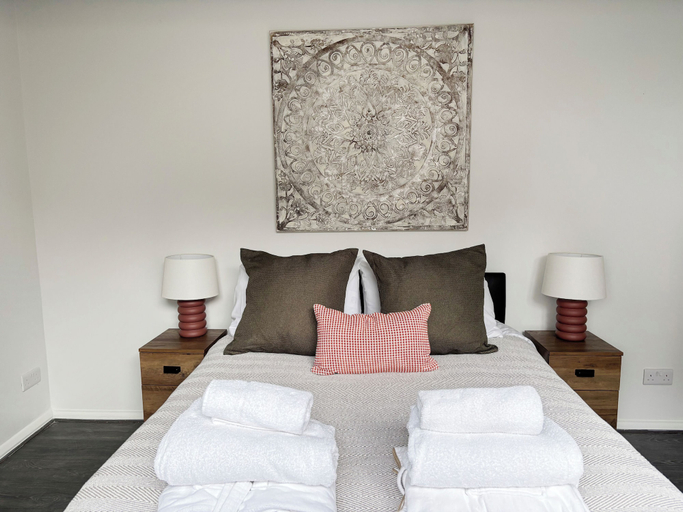 Room 4, Charming Retreat With Hot Tub & Sauna Sleeps 4, East Sussex