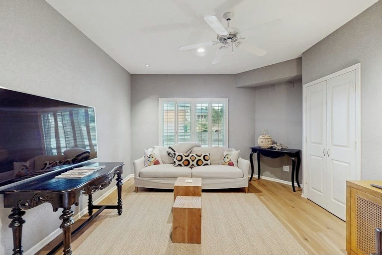 Living area 5, Spacious Beautiful Home With Full Kitchen, Balcony and Patio, Next to Golf Course, Llano