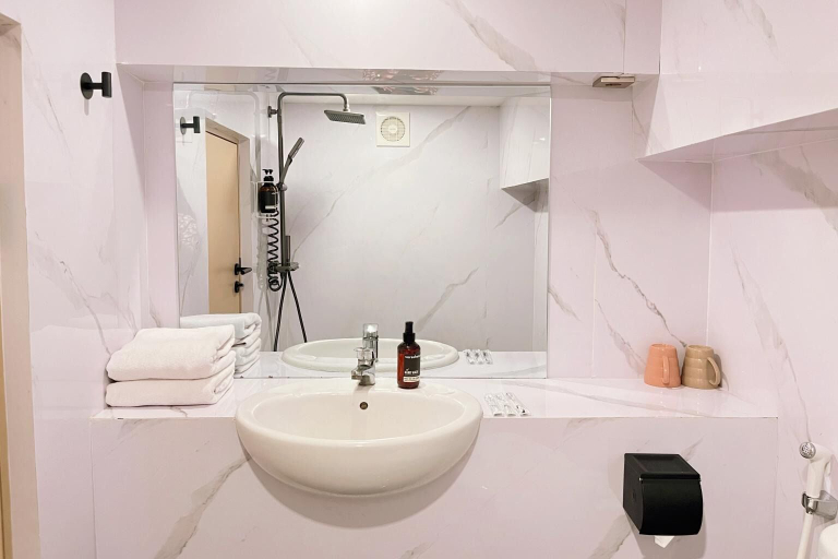 Bathroom 5, Verse Hotel Cirebon, Cirebon