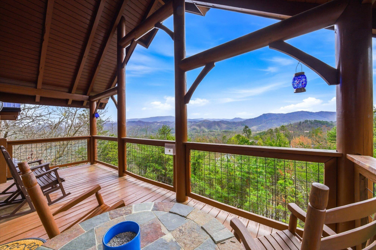 Property grounds 4, Red, White and The View, Sevier