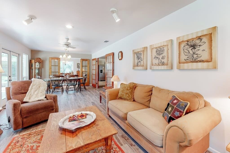 Interior, Snowbird-friendly Home With Enclosed Yard, Firepit, Central AC, & High-speed Wifi, Gillespie
