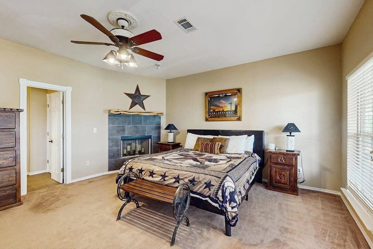 Room 3, Waterfront Home With Kayak, View, Fire Pit & Wifi - Dog-friendly, Llano