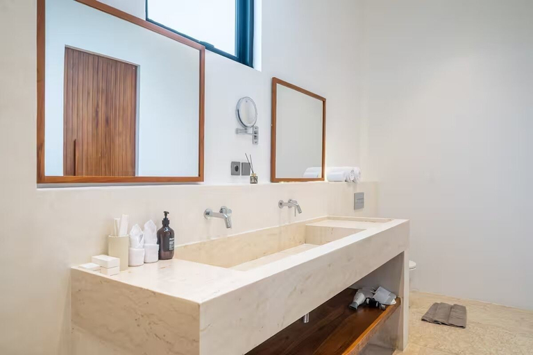 Bathroom 4, Karma 3 Villa, Badung