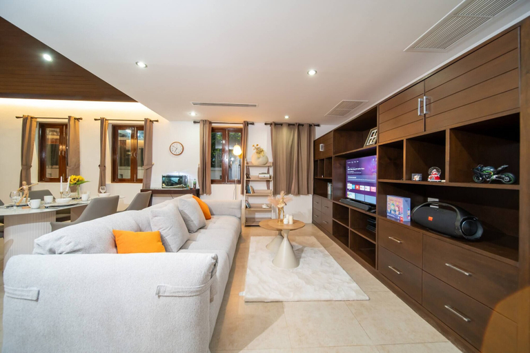 Living room 5, Spacious Private 4 BR Villa With a Working Office, Pulau Phuket