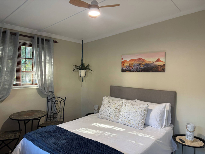 Room 4, Accommodation at Klein Street-blue, Cape Winelands