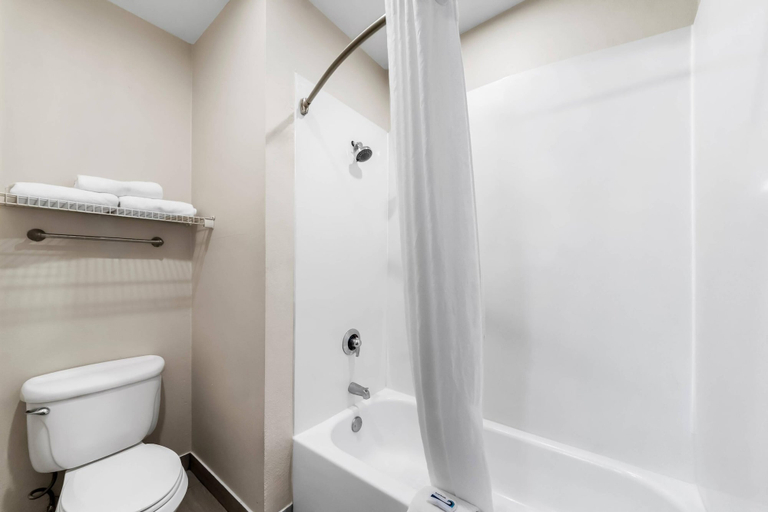 Bathroom 3, Quality Inn Laredo - Nuevo Laredo, Webb